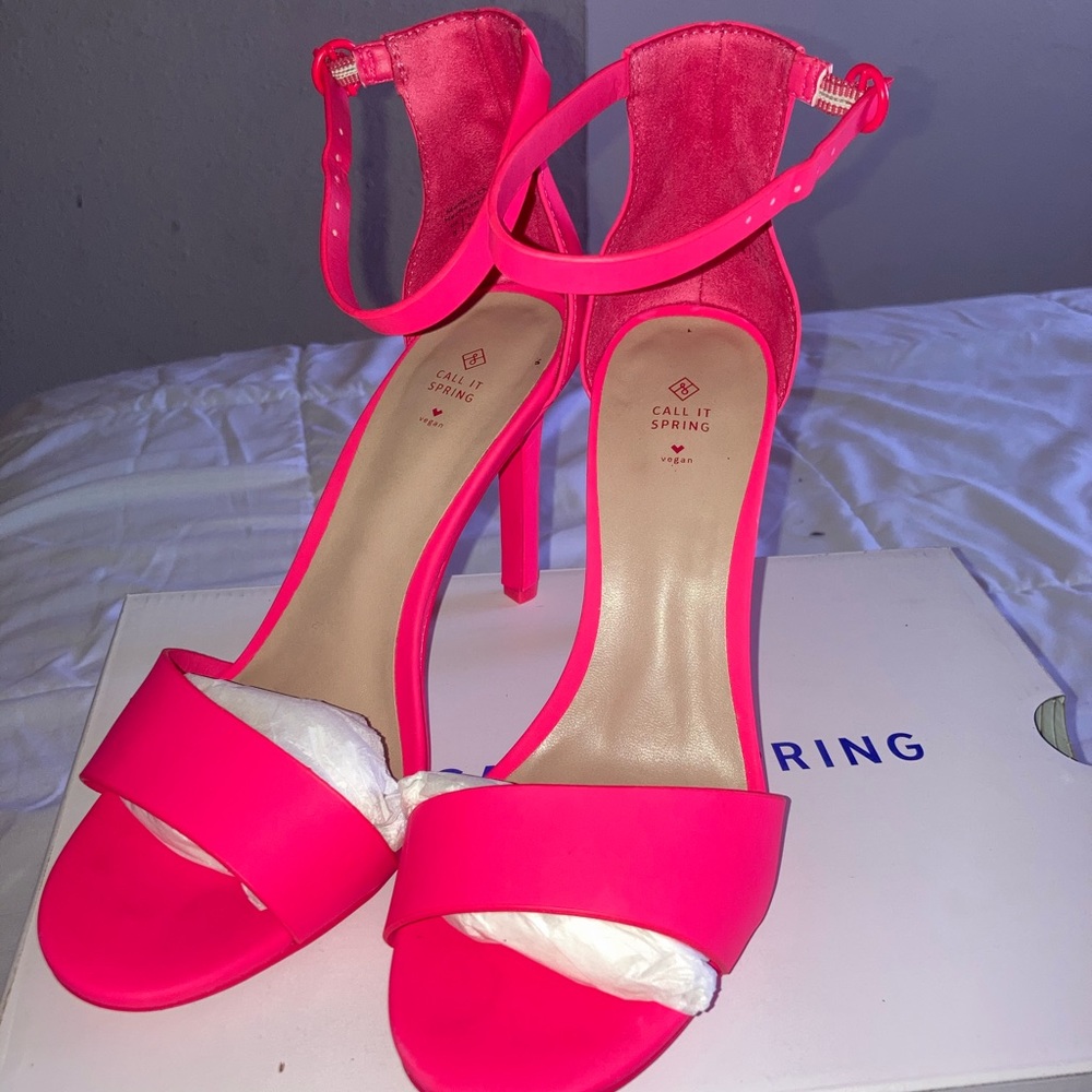 BRAND NEW CALL IT SPRING pink heels